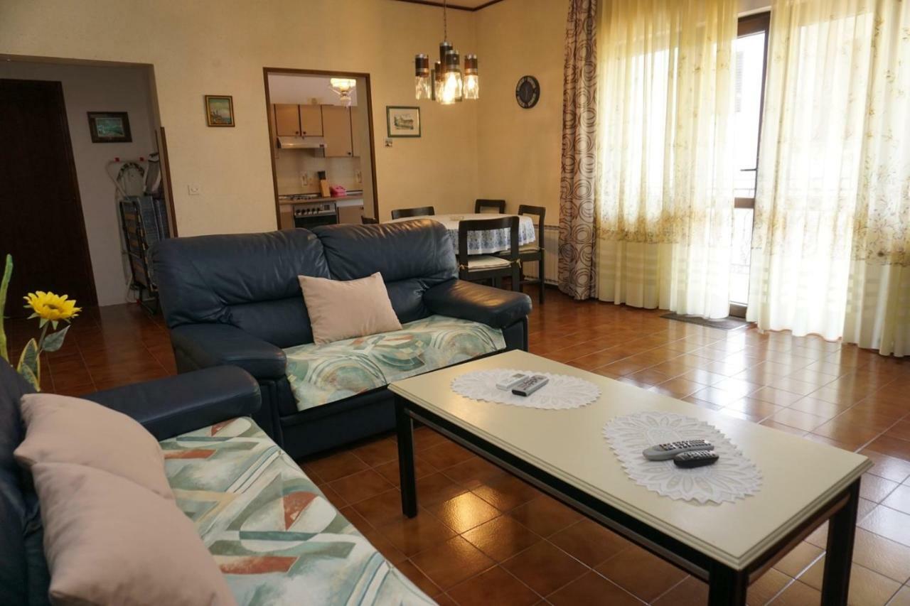 Mariella Hotel Basanija Bagian luar foto