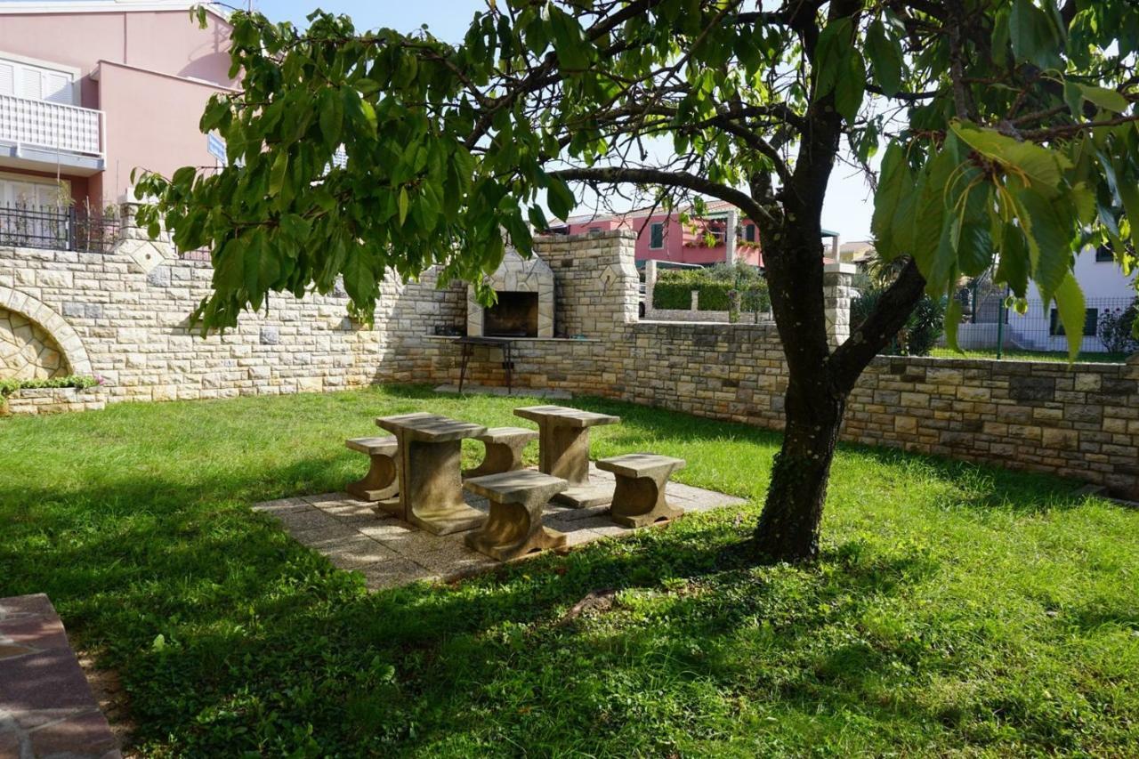 Mariella Hotel Basanija Bagian luar foto